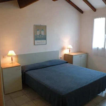 De Tourisme Marina Corsa جيزنوكسيا